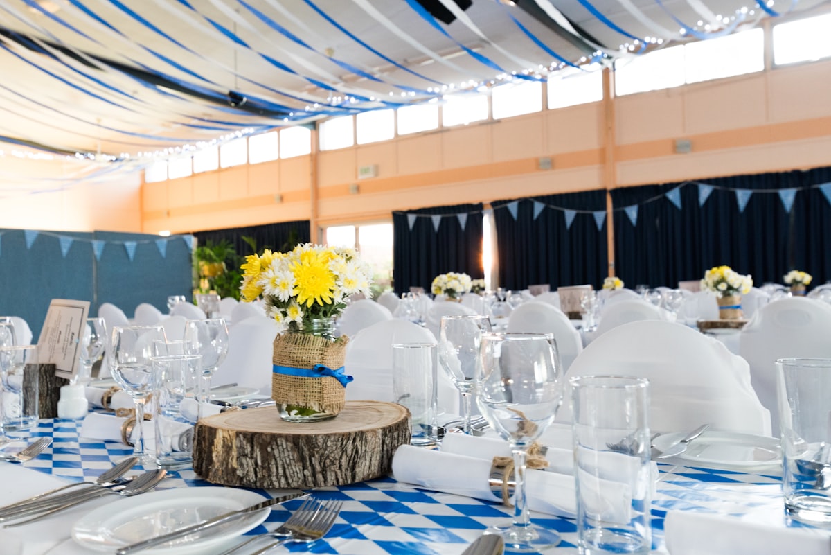 Guest Set: "Family Kit" (2 Round Tables + 16 White Chairs)